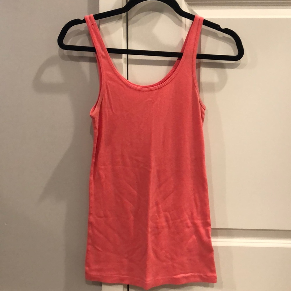 Pink fitted Old Navy tank top